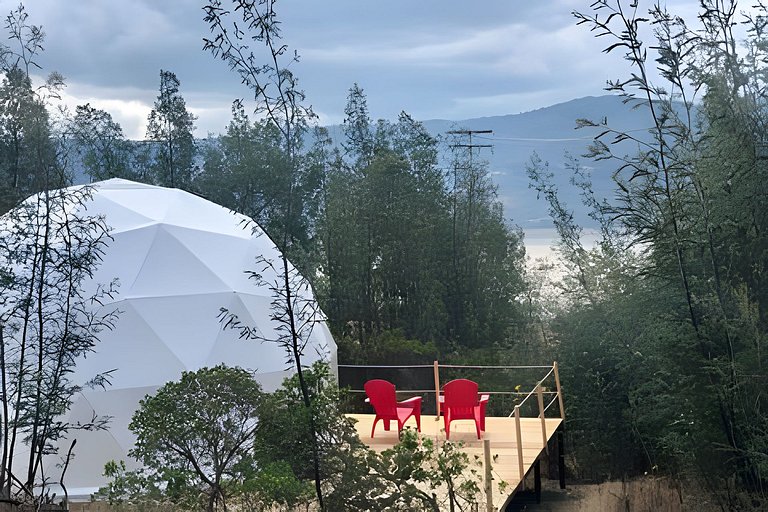 Glamping con vista frente lago Tominé en Guatavita