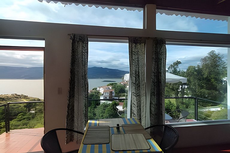 Cabaña vista al lago Tominė y Naturaleza Guatavita