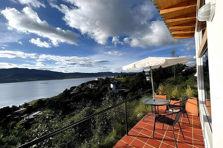 CABAÑA 3 · Cabaña vista al lago Tomine & Naturaleza Guatavit
