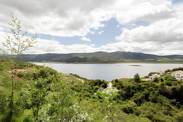 CABAÑA 3 · Cabaña vista al lago Tomine & Naturaleza Guatavit