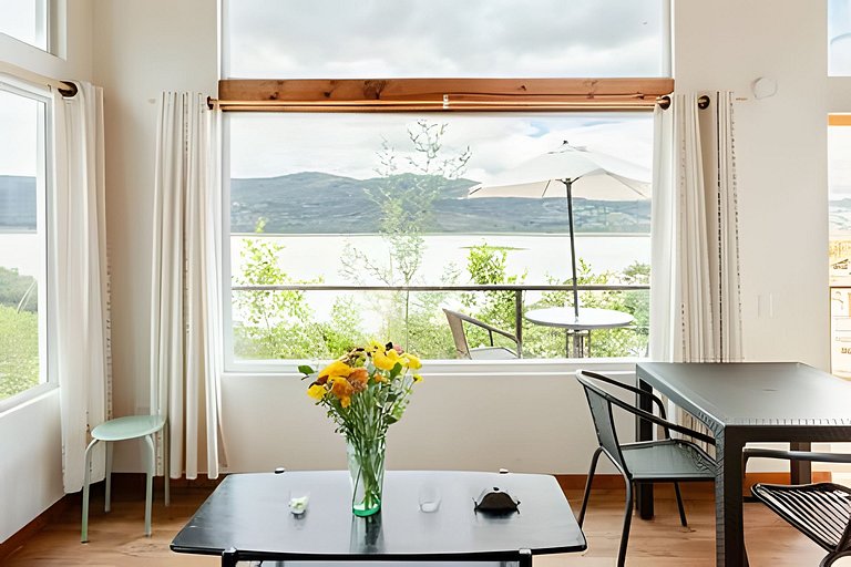 CABAÑA 3 · Cabaña vista al lago Tomine & Naturaleza Guatavit