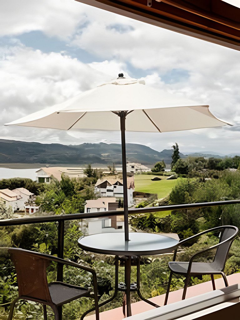 CABAÑA 3 · Cabaña vista al lago Tomine & Naturaleza Guatavit