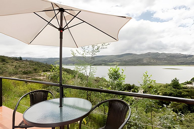 CABAÑA 3 · Cabaña vista al lago Tomine & Naturaleza Guatavit