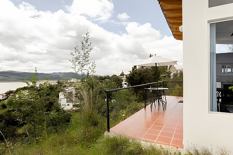 CABAÑA 3 · Cabaña vista al lago Tomine & Naturaleza Guatavit