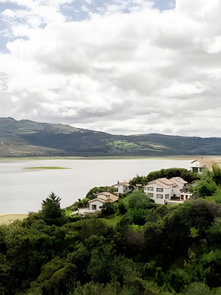 CABAÑA 3 · Cabaña vista al lago Tomine & Naturaleza Guatavit